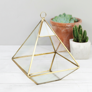 Beau terrarium en métal et en verre fait à la main pour la décoration de table de jardin de maison moderne affichage de plantes d'intérieur et d'extérieur - Product Image 1