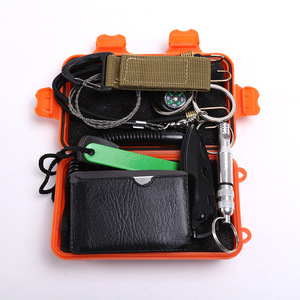 Kit de survie Yachuangxin avec boussole, sifflet, couteau et mousqueton, accessoire portable pour l'extérieur, étui noir - Product Image 1