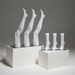 <span class=keywords><strong>Mannequin</strong></span> long en fibre de verre pour jambes féminines - Forme de présentation inclinée élégante pour l'affichage de bas, leggings et chaussettes - Product Image 5
