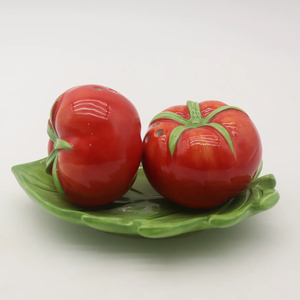 Ensemble de salières décoratives en porcelaine rouge en forme de tomate, vaisselle de style campagnard à thème végétal, cadeau unique, 14x11,5 cm - Product Image 1