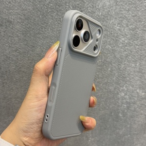 Coque de téléphone de luxe style Mecha mate pour iPhone 17 13 14 15 16 Pro Max avec bouton caméra et plaque arrière à pois, antichoc - Product Image 1