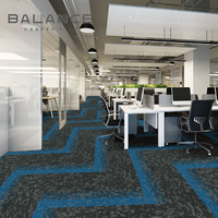 Tapis d'hôtel de luxe PP Jacquard tapis de bureau commercial carreaux de céramique PVC sol carré tapis carreaux 50x50 simple et durable