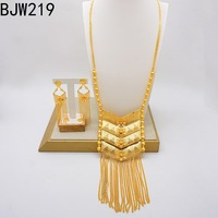 Exquis Cuivre Plaqué Or Dubai Ensemble de Bijoux de Mariée pour Mariages Festivals Comprend Collier Bracelet Anneau Thème Musulman Cadeau