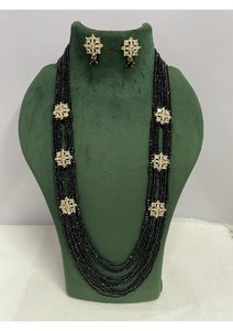Conjunto de collar y aretes de cuentas color granate de varias hebras de primera calidad con diseño floral estilo Kundan Polki, joyería de boda para mujer - Product Image 6