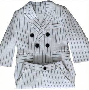 Ensemble de costume rayé pour bébé garçon, blazer croisé avec poches, tissu en coton doux pour plus de confort, idéal pour les mariages - Product Image 3