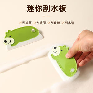 Espátula con forma de oso para limpieza de ventanas de vidrio, mini herramienta de plástico, color blanco y verde - Product Image 4