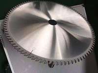 Scie à profilés en aluminium à usage intensif avec lame de scie diamantée de 650mm