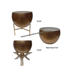 Maceta decorativa de hierro con diseño ondulado en color dorado para el restaurante de la sala de estar del hogar - Product Image 1