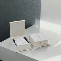 Boîte à bijoux en carton magnétique beige recyclé écologique avec insert en mousse et ruban nœud Logo personnalisé pour emballage cadeau