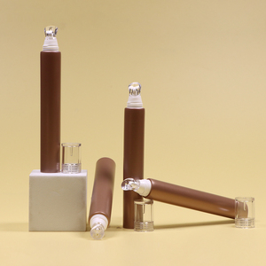 Fabricant de tubes cosmétiques en plastique compressibles personnalisés OEM/ODM de 15 ml et 20 ml avec embout en PETG, tube d'emballage pour gloss à lèvres doux - Product Image 1