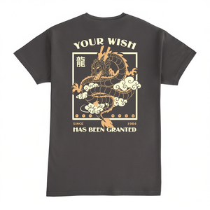 T-shirt 'Il tuo desiderio è stato soddisfatto' grigio scuro con design drago dal 1984, unisex, girocollo, manica corta, abbigliamento promozionale - Product Image 3