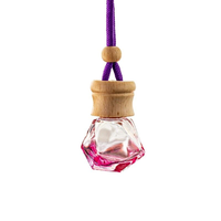Diffuseur de parfum liquide pour voiture en forme personnalisée, à suspendre, avec bouteille en verre et couvercles en bois