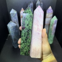 Großhandel Natürliche Heilende Quarzsteine Säulen Edelstein-Kunsthandwerk Obelisken Amethyst Rubin Spitze Stab Kristallturm zur Dekoration