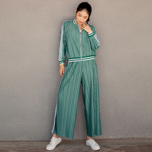 2020 automne Nouvelle Hong Kong Style Rétro <span class=keywords><strong>Chic</strong></span> Rayure Mouvement Plissée Deux Ensemble pour Les Femmes - Product Image 2