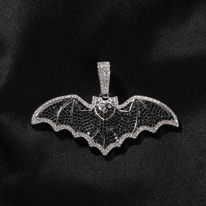 Nuova Collana Creativa Personalizzata da Uomo in Stile Hip Hop Rap, Catena Placcata Oro con Ciondolo a Forma di Pipistrello in Stile Gotico Scuro con Diamanti - Product Image 1