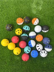 Balles de baseball d'entraînement RTS 74MM <span class=keywords><strong>Wiffle</strong></span> OEM légères et souples, couleur personnalisable, 8/16 trous, sur mesure - Product Image 4