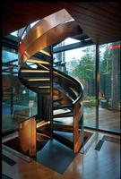 Escalier en bois massif à double poutre en acier personnalisé avec garde-corps en câble et construction durable pour usage intérieur