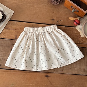 Conjunto de dos piezas con top y falda corta con lunares para niña, conjunto informal transpirable de verano - Product Image 5