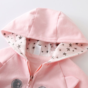 ชุดเสื้อผ้าเด็กผู้หญิงสีชมพูสวยงามแบบขายส่งพร้อมฮู้ด - Product Image 4