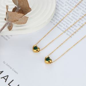 Collares de Plata y Oro PVD Antideslustre de Moda, Joyería Fina de Acero Inoxidable 316L, Collar con Corazón de Esmeralda y Circonita para Mujer - Product Image 3