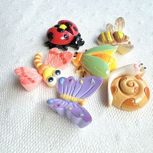 Abalorios de resina con forma de insectos (libélula, caracol) para decoración DIY de fundas de teléfono y pinzas para el pelo - Product Image 4