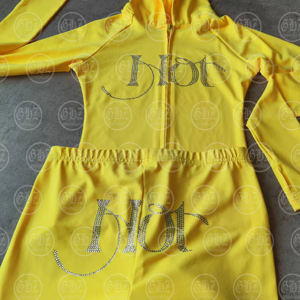 カスタムラインストーンロゴ女性用トレーニングフィットネスジョガー2ピースレギンスセットヨガジャケットフレアパンツ女性用トラックスーツセット - Product Image 5