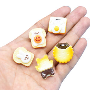 Cabujón de resina con parte trasera plana, diseño de pan de dibujos animados Kawaii, juguete de comida en miniatura para decoración de fundas de teléfono DIY y llaveros - Product Image 1