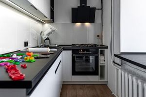 Armoires de cuisine sur mesure de style américain moderne haut de gamme, armoires murales simples suspendues, entièrement en bois de chêne massif, villas - Product Image 6