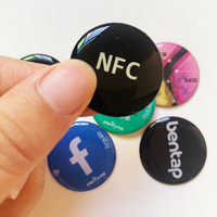 Social Media Tap NFC Instagram Sticker Facebook Twitter on-metal NFC Epoxy Sticker Diámetro 30mm/ 25mm Diseño personalizado