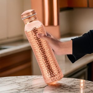 Bouteille indienne en cuivre martelé 99% de qualité d'exportation bouteille en cuivre de 1 litre avec des bouteilles d'eau à texture faite à la main - Product Image 5