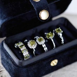 Bague en alliage Forêt Mystique, inspirée de l'art français, avec zircon vert olive exquis et délicat, pour empilage, pour l'index, mariage, fiançailles, en argent 925 - Product Image 1