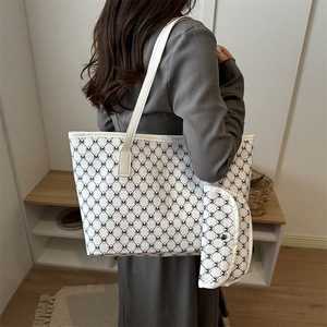 Bolso Tote de Cuero PU Simple y Moderno de Gran Capacidad para Mujer, Uso Diario de Verano, Correa de Hombro con Diseño de Puntos, para Bodas y Ocasiones Especiales - Product Image 4