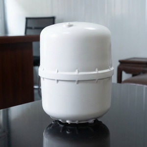 Réservoir de pression en plastique moulé par injection avancé, conception sur mesure, fournisseur de réservoirs de stockage d'eau par osmose inverse - Product Image 1
