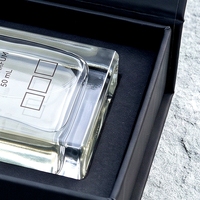 Boîte à parfum rigide de style livre noir magnétique haut de gamme personnalisée avec doublure en éponge réutilisable, insert ajusté écologique pour présentation