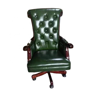 <span class=keywords><strong>Chaise</strong></span> <span class=keywords><strong>de</strong></span> <span class=keywords><strong>bureau</strong></span> <span class=keywords><strong>de</strong></span> direction à dossier haut personnalisée en cuir véritable vert, pivotante, base en <span class=keywords><strong>bois</strong></span> Chesterfield avec <span class=keywords><strong>roulettes</strong></span>, <span class=keywords><strong>chaise</strong></span> <span class=keywords><strong>de</strong></span> patron - Product Image 2