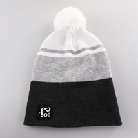 Bonnet d'hiver en tricot jacquard color block personnalisé OEM avec pompon et patch tissé