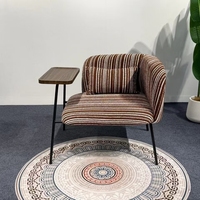 Chaise Modèle 8091, fauteuil individuel rembourré avec table d'appoint et coussin, pieds en métal pour salon et zone de réception