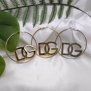 도매 개인 이름 초기 귀걸이 18k 골드 도금 스테인레스 스틸 얇은 편지 큰 후프 귀걸이 보석 여성용 - Product Image 2