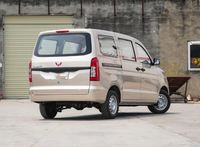 Minibus Wuling Hongguang V 5 portes 7 places à entrée facile avec porte coulissante large et seuil bas pour personnes âgées ou enfants scolarisés