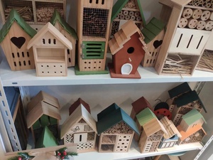 โรงแรมแมลงไม้สำหรับสวน |   บ้านสำหรับแมลงสัตว์ป่าที่ได้รับการรับรองมาตรฐาน FSC ขายส่งแบบกำหนดเอง GYIH2 - Product Image 2