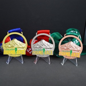Medallas de Carreras Oro Plata Bronce Diseño Pirámide Montaña Efecto Hueco 1er 2do 3er Lugar Cintas para la <span class=keywords><strong>Gran</strong></span> Carrera de la Pirámide - Product Image 2