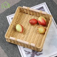 Houten handvat plastic mandje milieuvriendelijke vierkante grasopbergmand geweven mand plastic rotan fruitmand met houten handvat