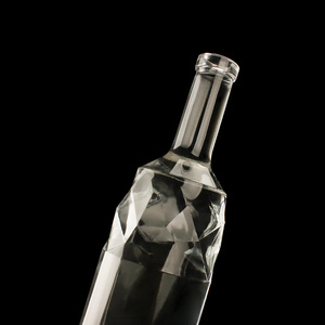 Bouteille en verre de luxe haute qualité 700ml 750ml de forme spéciale personnalisée avec bouchon en liège pour Vodka, Gin, <span class=keywords><strong>Tequila</strong></span> – Fabrication professionnelle - Product Image 2