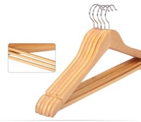 Logo personnalisé antidérapant enfants tissu perchas enfants cintre bébé bois enfants cintres en bois