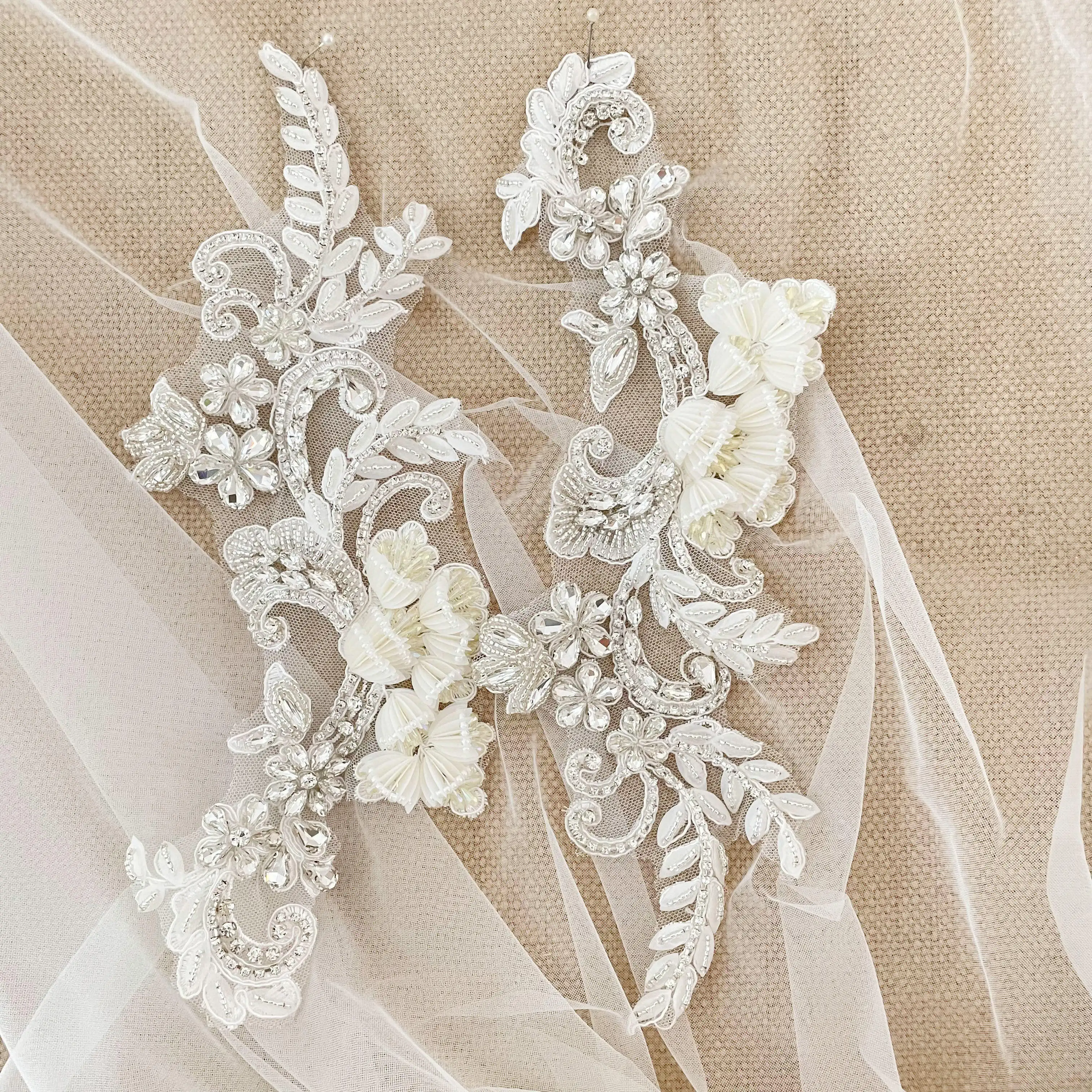 DELACE-accesorios para vestido de novia, apliques florales 3d, purpura, beige, brillante, linterna, flores