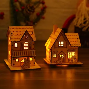 新款圣诞树木制吊坠儿童圣诞礼物圣诞木屋带发光二极管灯