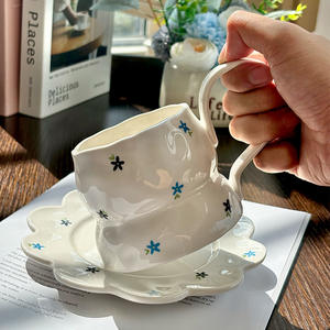 Tasses en céramique peintes à la main avec motifs floraux, ensembles de tasses et soucoupes à café rétro, tasses à thé pour latte art - Product Image 4