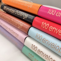 Carnet de budget A5 à spirale effet marbre, idéal pour le défi d'épargne des 100 jours, avec pochettes pour cartes et billets, personnalisable avec logo – Nouveauté très prisée
