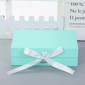 Caja de Regalo de Cartón Grande de Lujo para Ropa y Prendas de Vestir, con Cierre de Listón, Personalizable - Product Image 4
