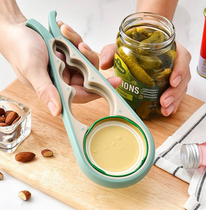 Nuevo Abrelatas Cuatro en Uno, 3 Piezas, Abrebotellas de Cerveza, Abrelatas Multiusos Cinco en Uno de Plástico, Tapete Antideslizante para Abrir Tapas - Product Image 3